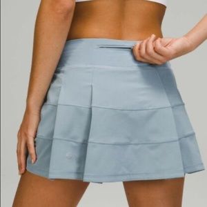 Lululemon Chambray (light blue) pace rival skirt sz 8 reg length
